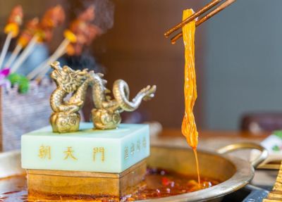 萬(wàn)州開(kāi)火鍋加盟店，如何讓年輕人產(chǎn)生興趣？