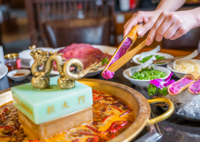 重慶有名氣的火鍋品牌有哪些？這家的歷史有點(diǎn)久遠(yuǎn)！