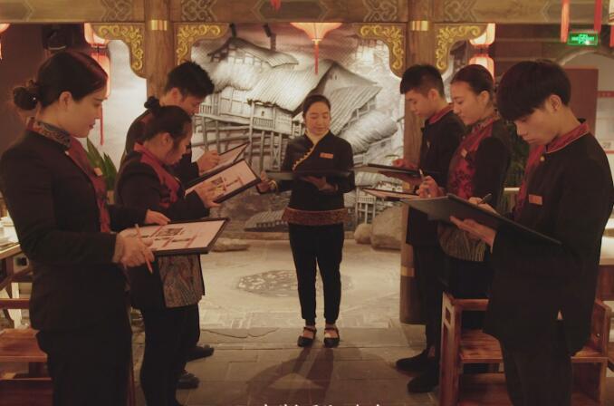 九宮格火鍋加盟店，如何合理為員工安排工作？