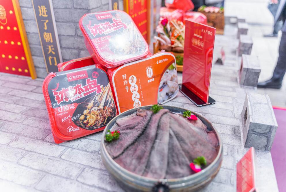 常寧開(kāi)火鍋加盟店，如何通過(guò)特色吸引顧客？
