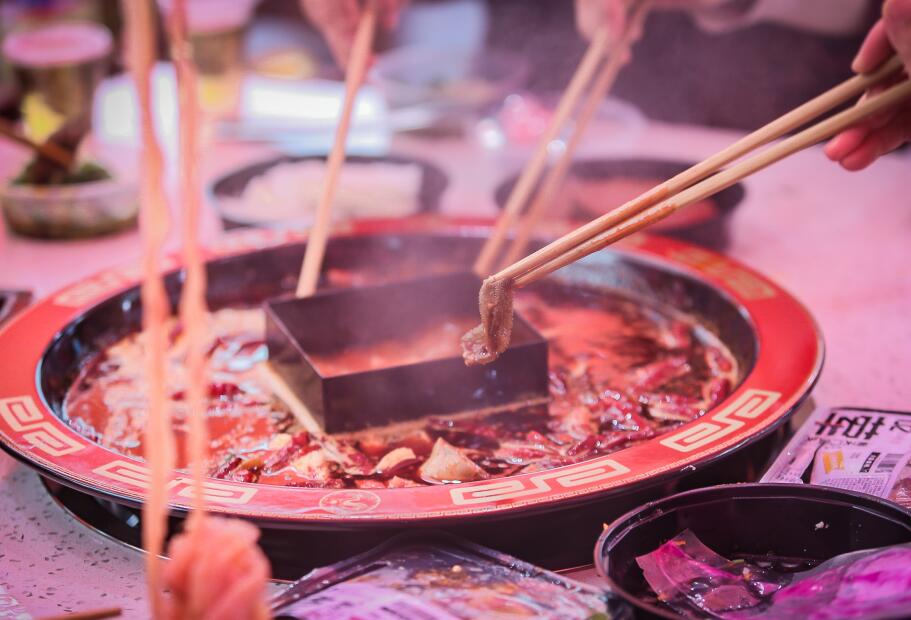 宜昌開(kāi)火鍋加盟店，如何讓顧客贊不絕口？