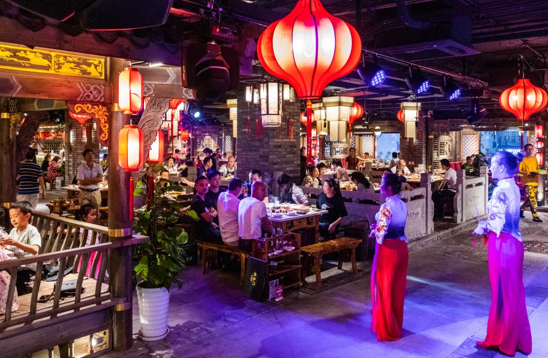 黑河開火鍋加盟店，選明星店還是老品牌？