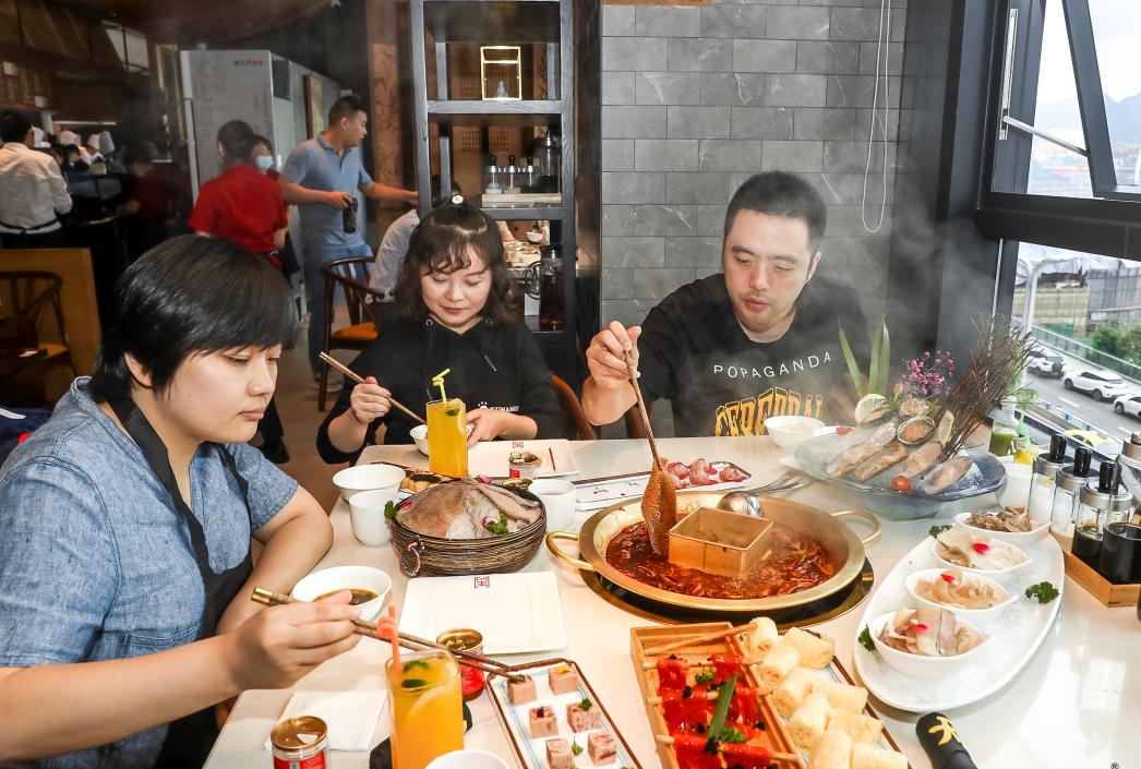 桂林開火鍋加盟店，如何才能擁有穩(wěn)定的客源？