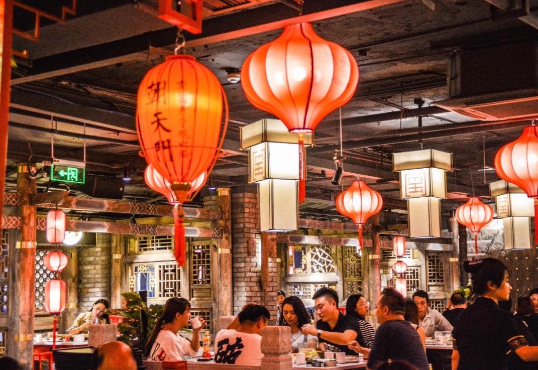 百色開火鍋加盟店，如何提高前廳服務(wù)水平？