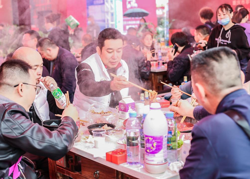 加盟朝天門火鍋如何？營運(yùn)部提供全程保姆式扶持！