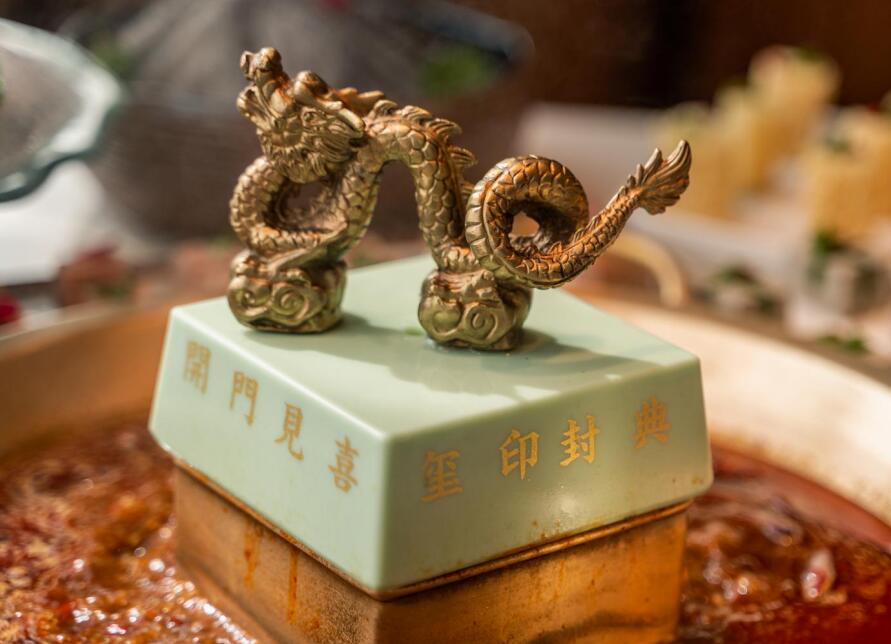 重慶南岸區(qū)開火鍋加盟店，怎樣打造新鮮感？