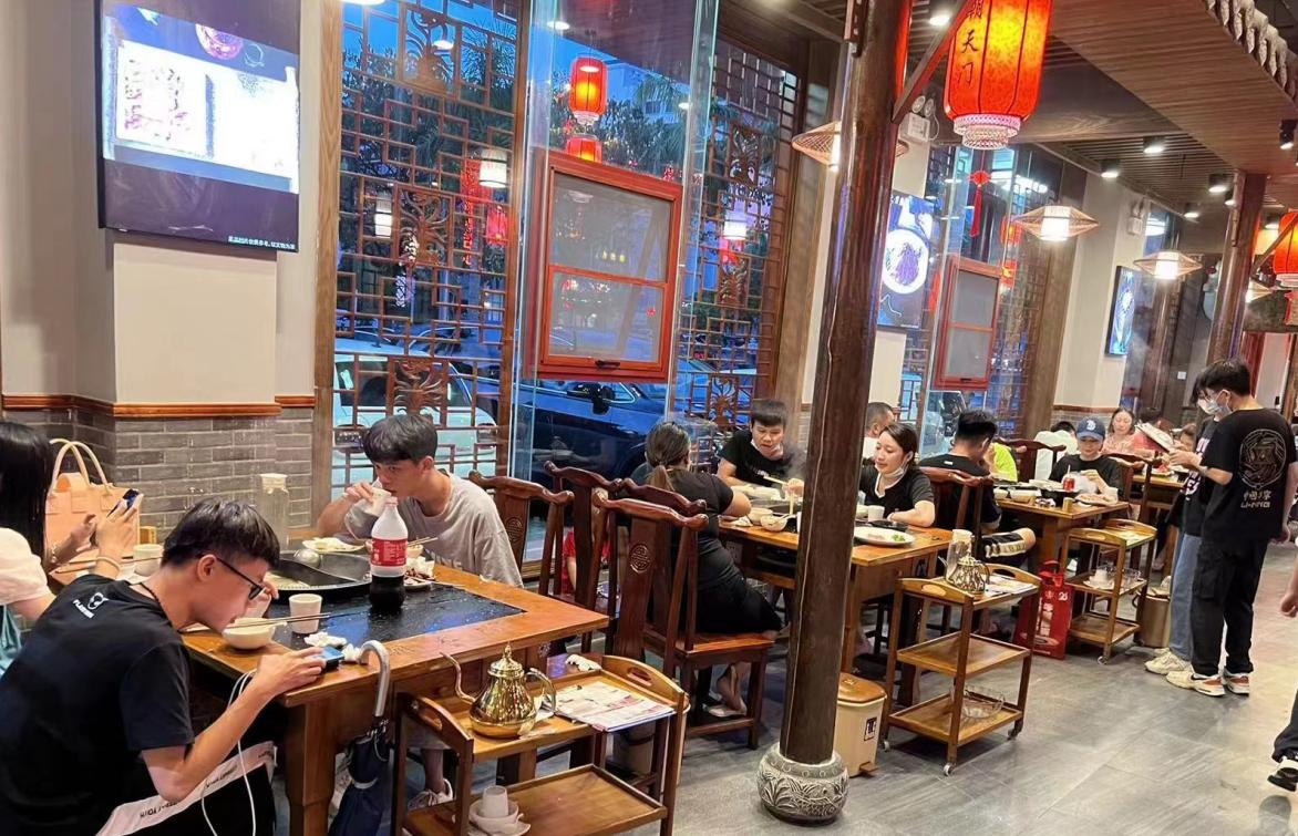 開(kāi)火鍋店，自營(yíng)好還是加盟好？