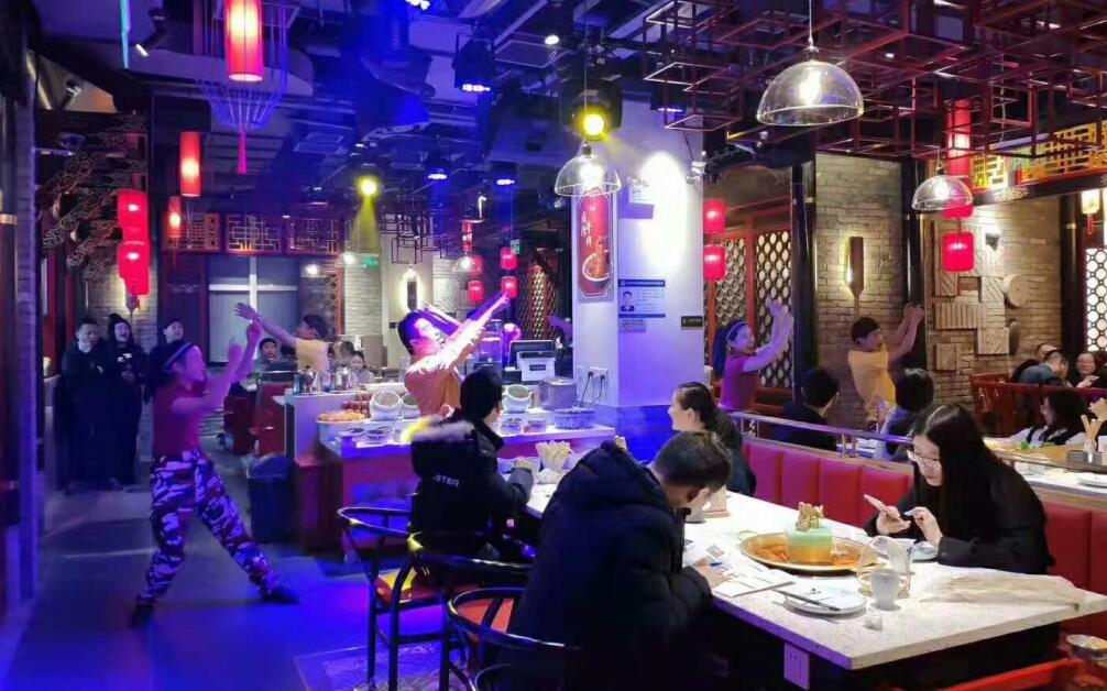 一年四季都排隊的火鍋店，到底有什么技巧？