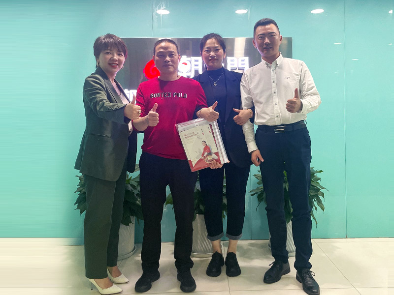 攜手奮進(jìn)，共贏未來(lái)