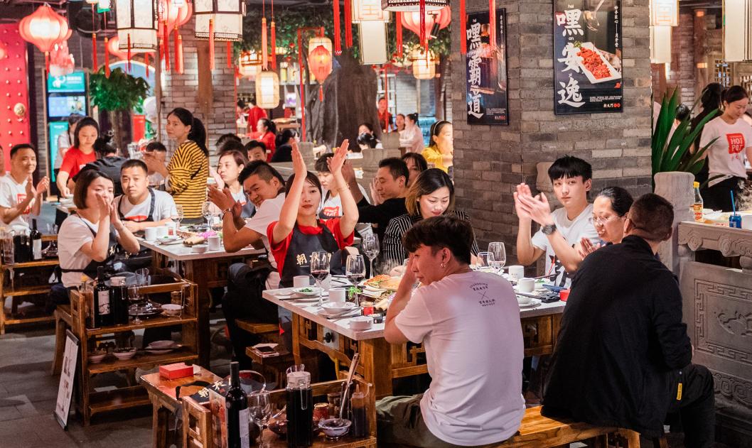 年輕人開始反向消費(fèi)，餐飲業(yè)應(yīng)該如何應(yīng)對？