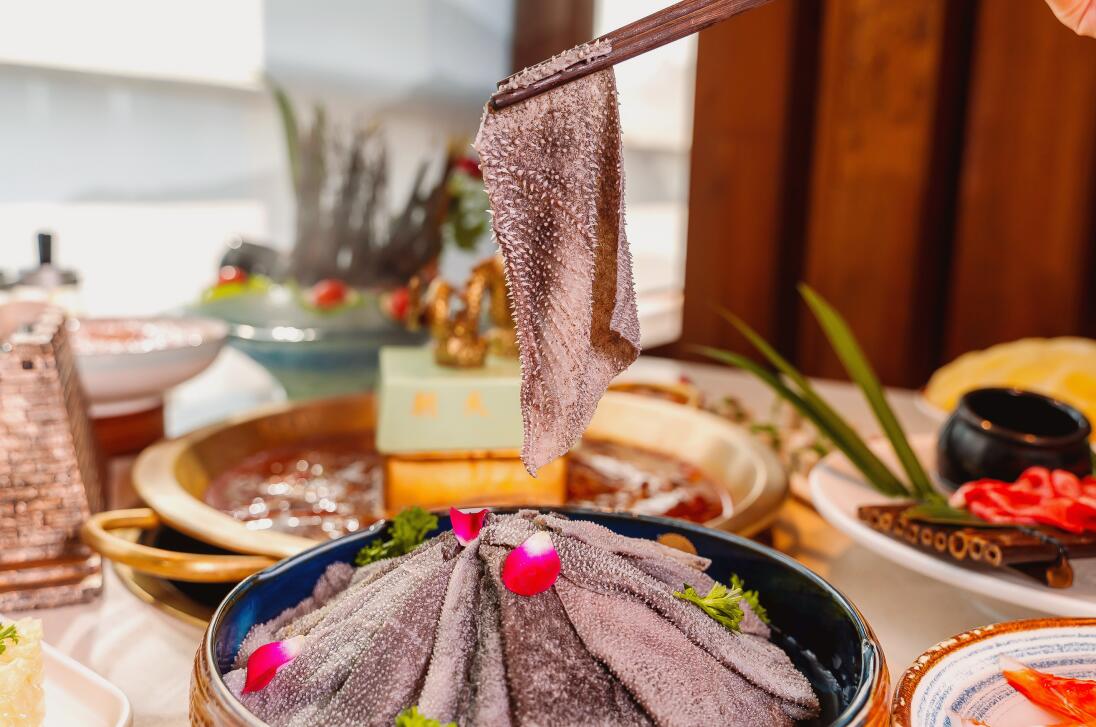 火鍋店的大招牌，特色重慶火鍋毛肚，這么做就對了！
