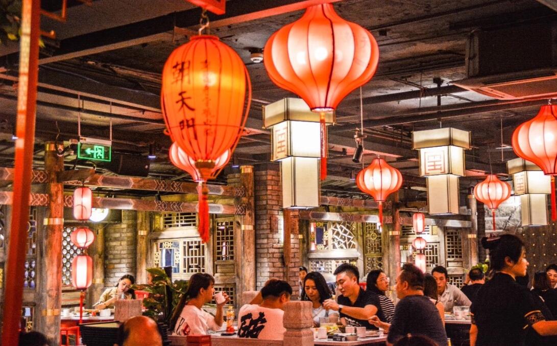 五類火鍋店裝修風(fēng)格，時尚正在路上，經(jīng)典永不過時！