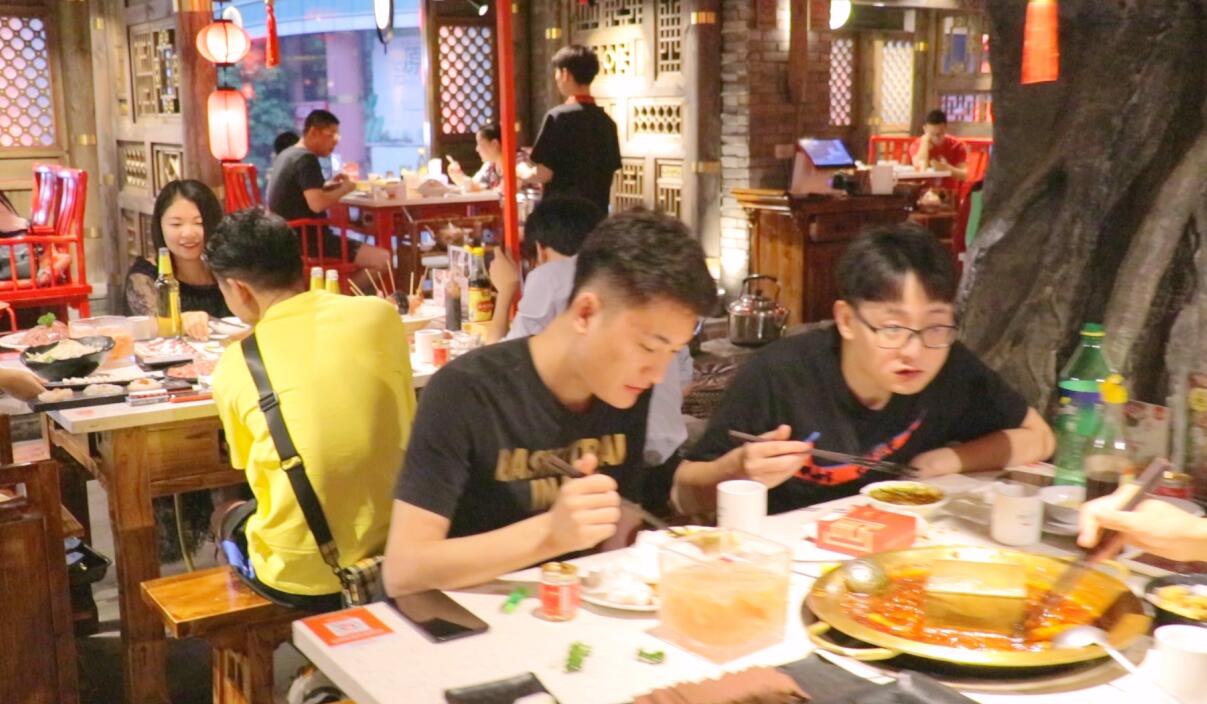為什么干餐飲這么難？火鍋加盟有何優(yōu)勢？