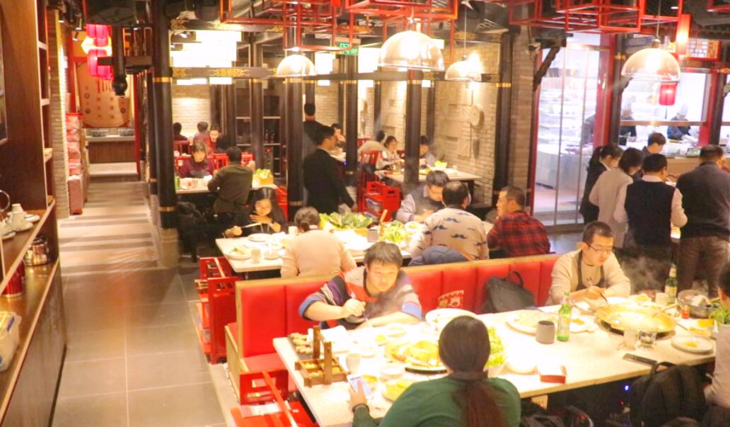 招5個(gè)服務(wù)員，可以開一家重慶火鍋店？