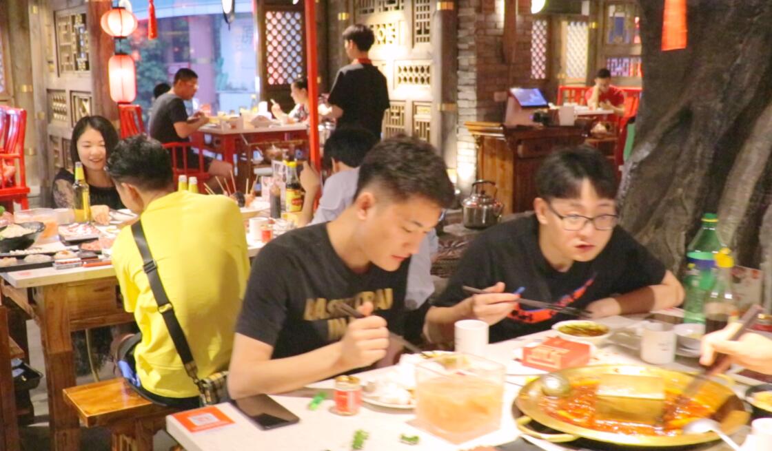 重慶火鍋，推出低價(jià)套餐，生意是否好？
