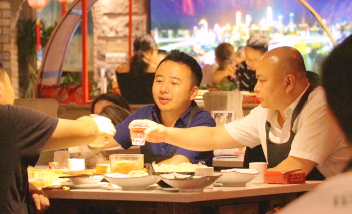 火鍋店選址在巷子里，如何招攬生意？